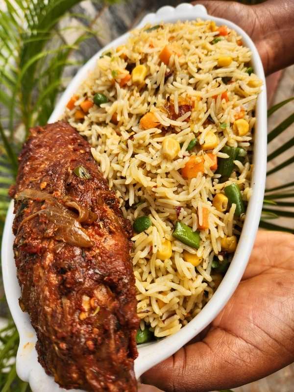 fried-rice-in-the-plate-to-serve