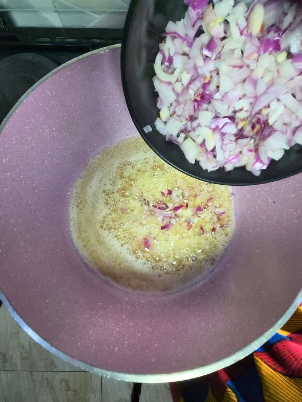 red-onions-in-the-plate