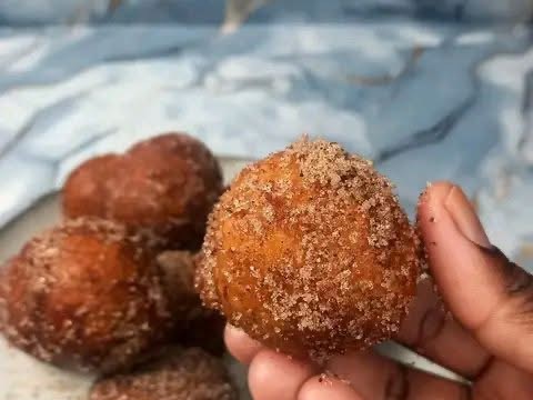 holding-the-buns-with-hand