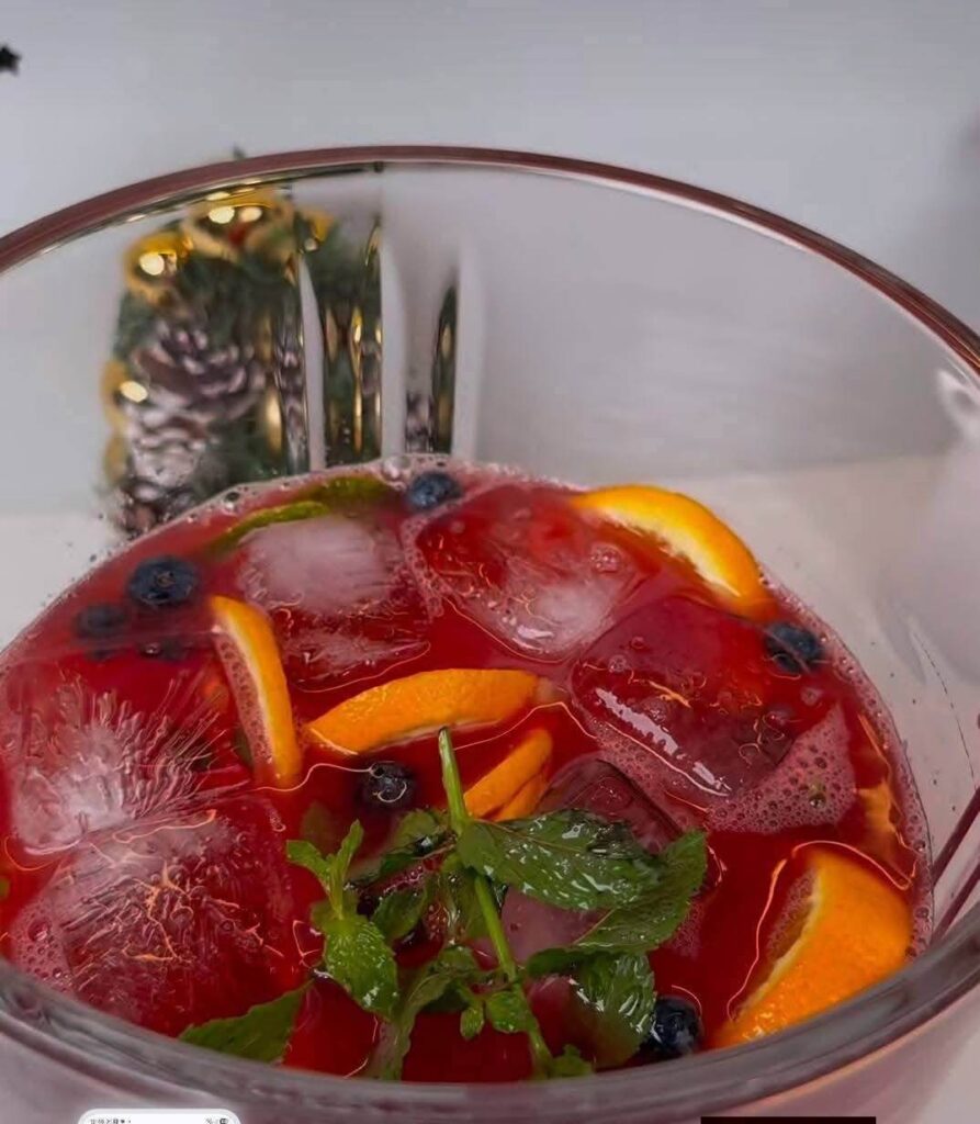 all-the-ingredients-with-the-watermelon-juice-extract-in-the-blender