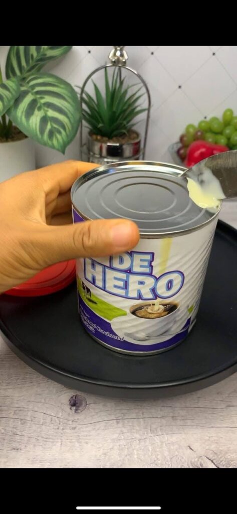 opening-the-condensed-milk